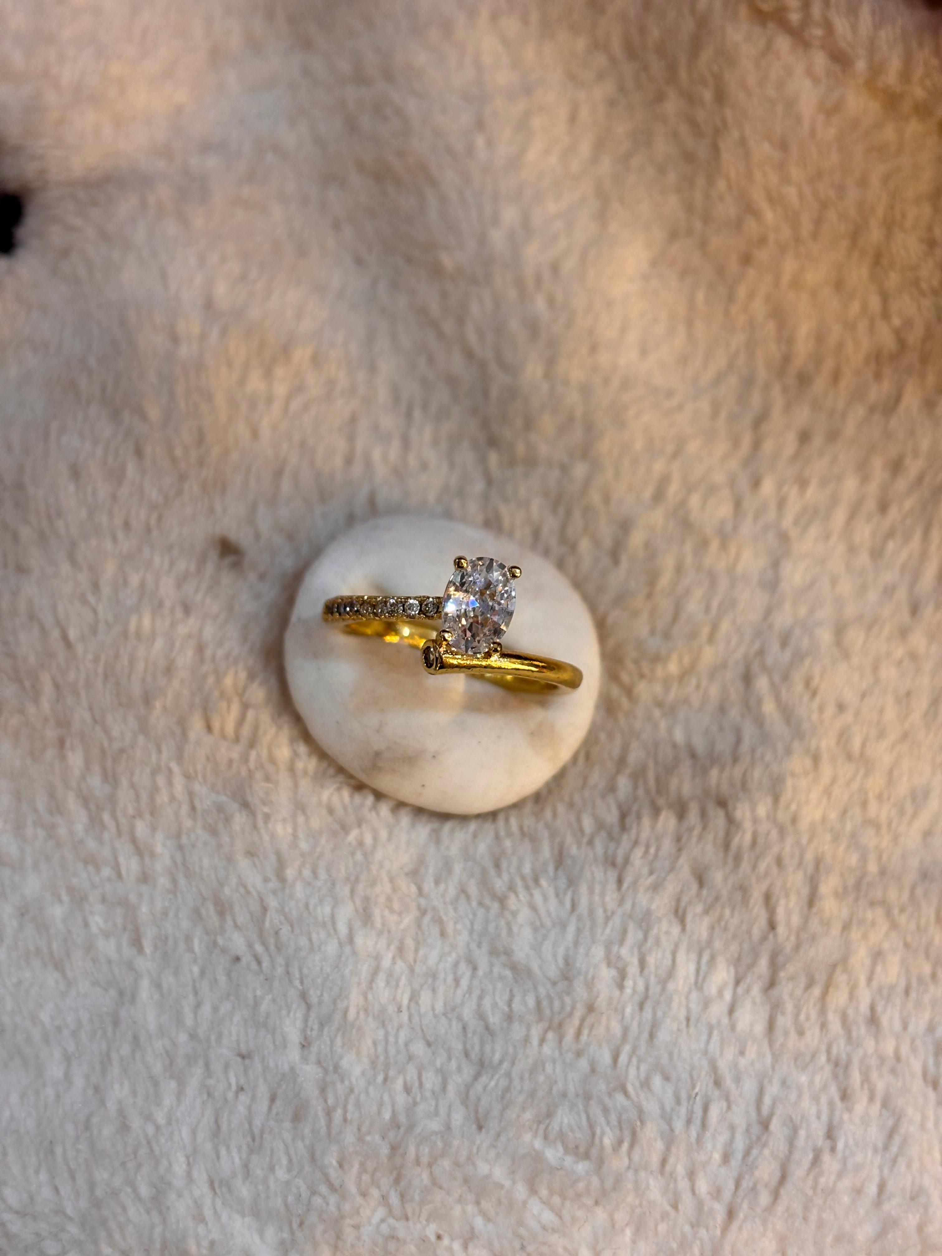 Sparkling Solitaire Ring - Thumbnail 2