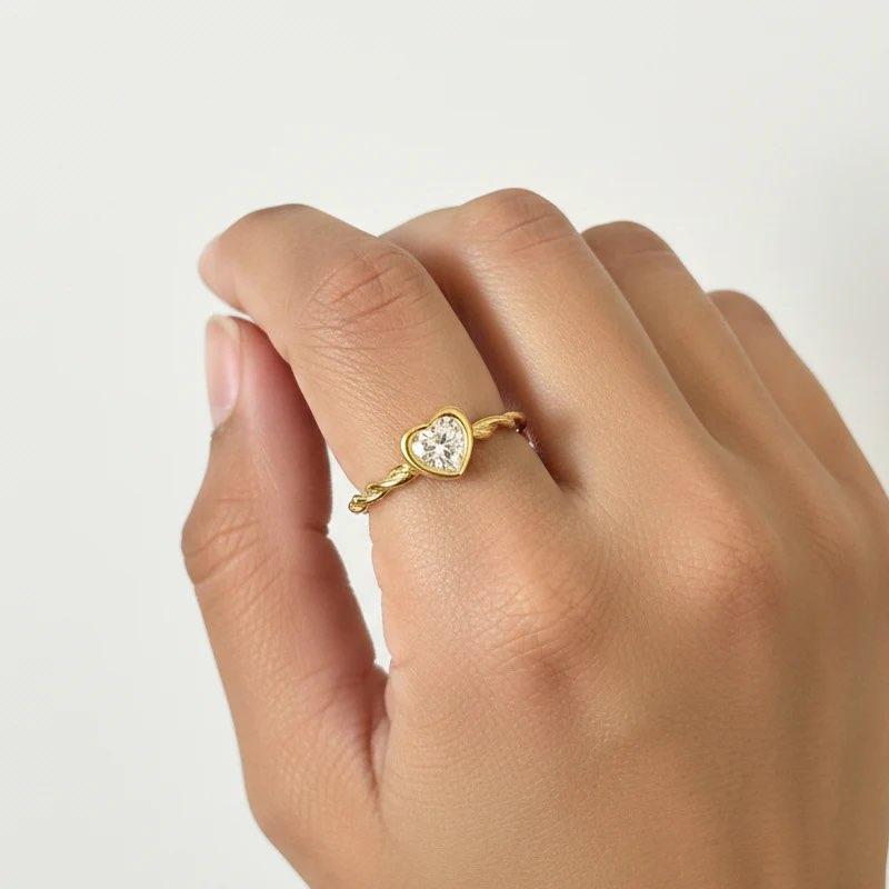 Heart Solitaire Ring - Thumbnail 2