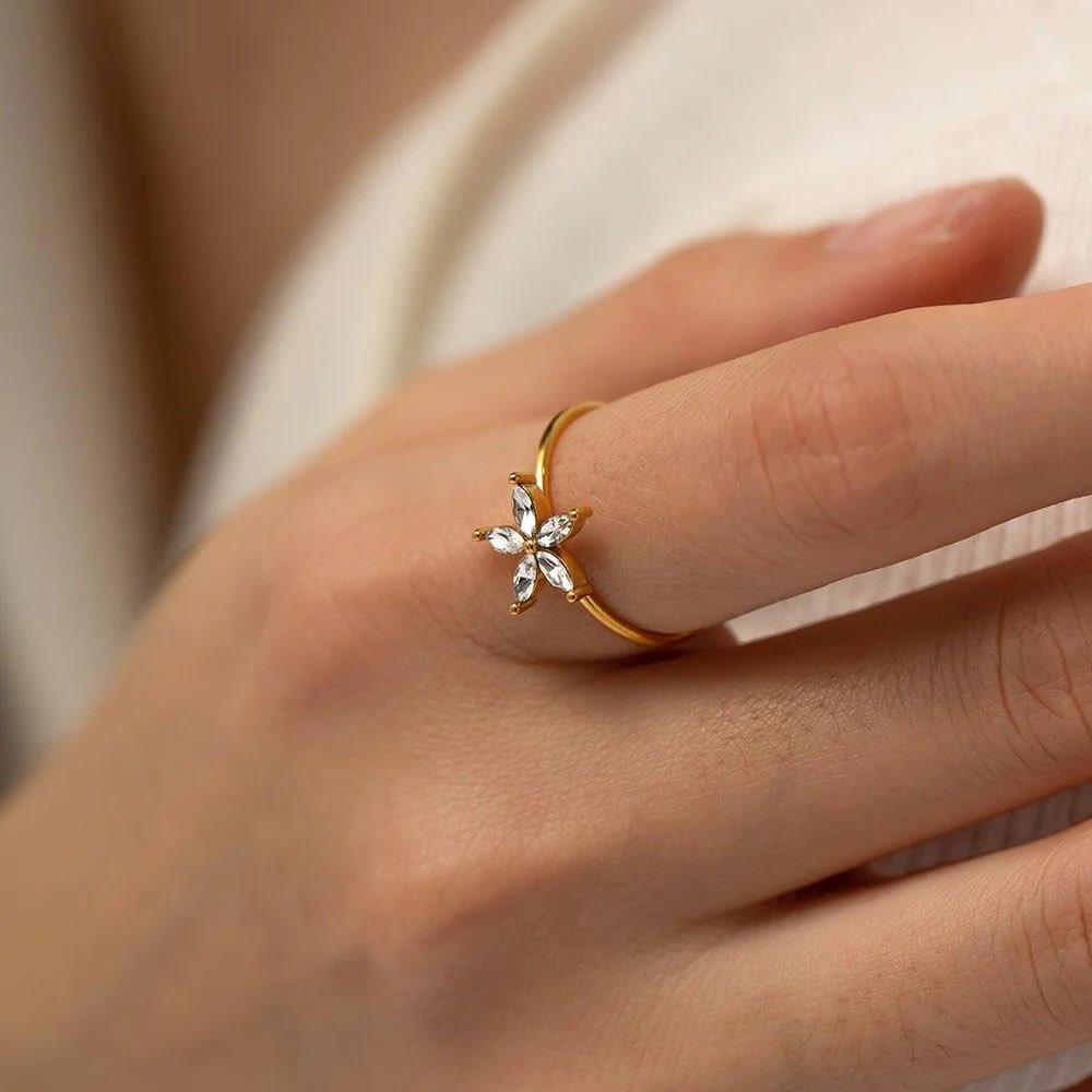 Flower Zirconia Resizable Ring - Thumbnail 2