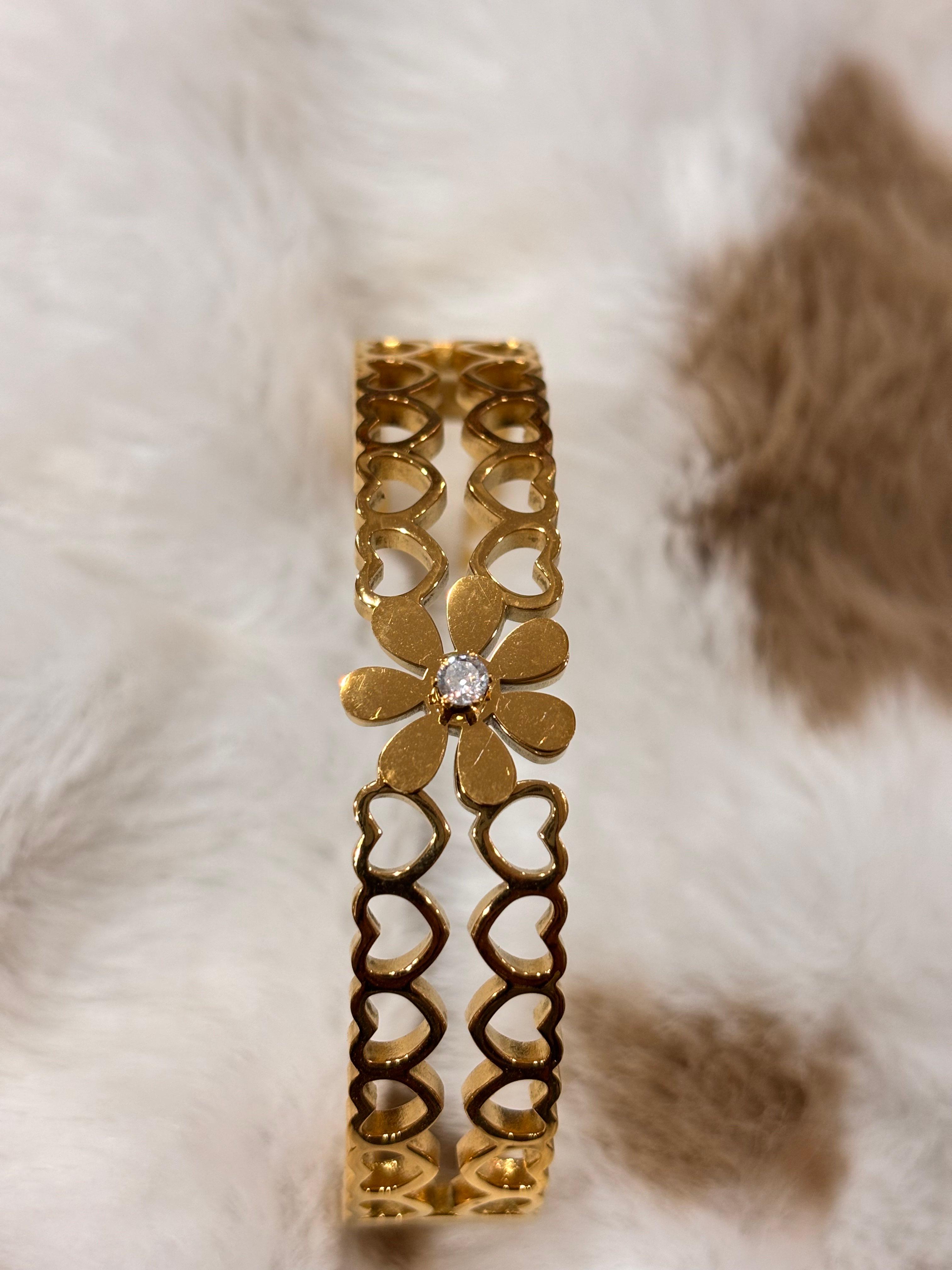 Little heart and flower bracelet - Image 1